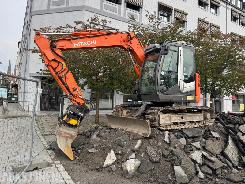 2013 Hitachi ZX85US-3 - Beltegraver - Gravemaskin - Engcon tiltrotator - Grävmaskin: bild 1 2013 Hitachi ZX85US-3 - Beltegraver - Gravemaskin - Engcon tiltrotator - Grävmaskin: bild 1