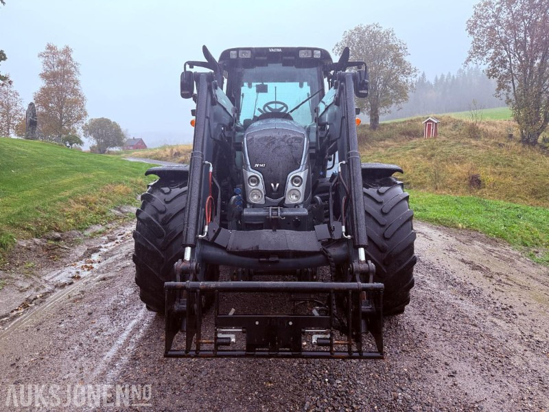2013 Valtra N143 Direct med fronthydraulikk og kraftuttak(PTO) - Nylig EU godkjent - Traktor: bild 5 2013 Valtra N143 Direct med fronthydraulikk og kraftuttak(PTO) - Nylig EU godkjent - Traktor: bild 5