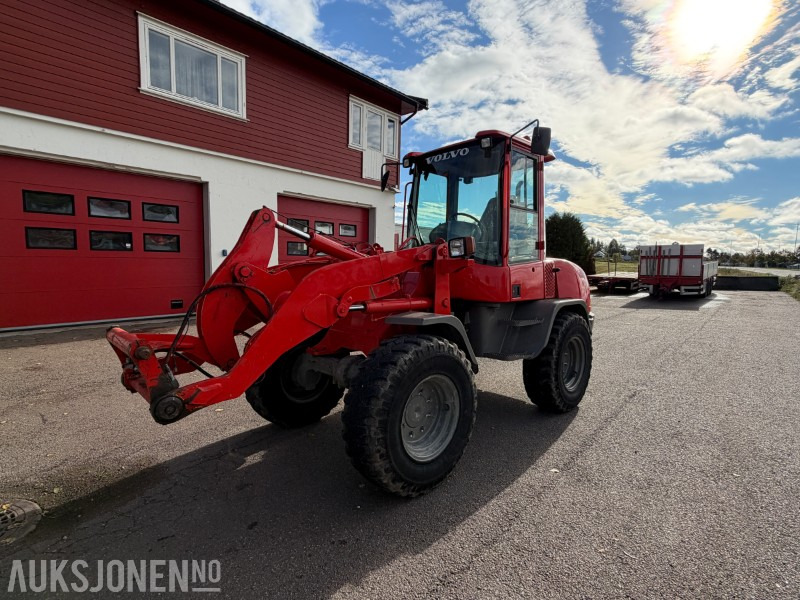 2013 Volvo L30B-Z7X Hjullaster - 6650kg - Ryggekamera - Universalskuff - Pallegafler - Hjullastare: bild 1 2013 Volvo L30B-Z7X Hjullaster - 6650kg - Ryggekamera - Universalskuff - Pallegafler - Hjullastare: bild 1