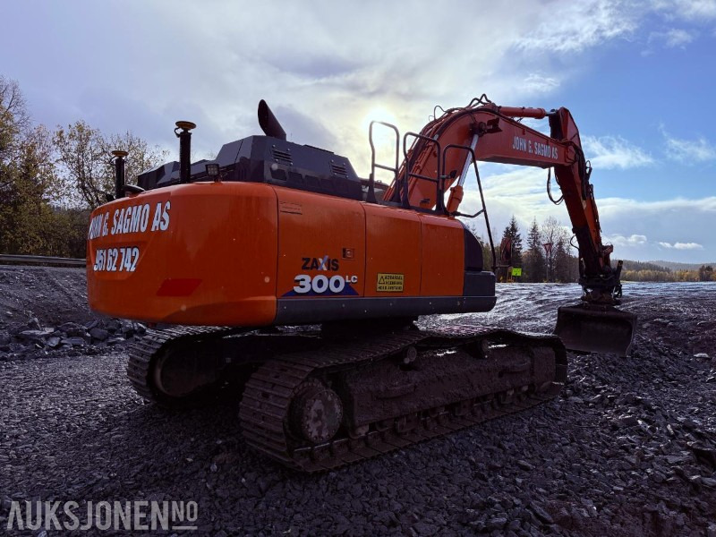2016 Hitachi ZX300LC-6 Beltegraver - Sentralsmøring, GPS, Engcon tiltrotator og 2 skuffer - Grävmaskin: bild 3 2016 Hitachi ZX300LC-6 Beltegraver - Sentralsmøring, GPS, Engcon tiltrotator og 2 skuffer - Grävmaskin: bild 3