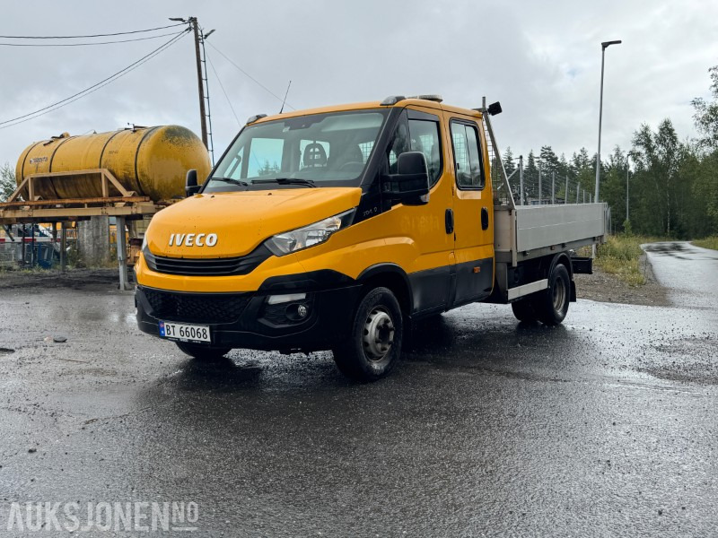2017 Iveco Daily dobbelkabin m/kran, Webasto, innredning, inverter og vinterhjul - Flakbil: bild 1 2017 Iveco Daily dobbelkabin m/kran, Webasto, innredning, inverter og vinterhjul - Flakbil: bild 1