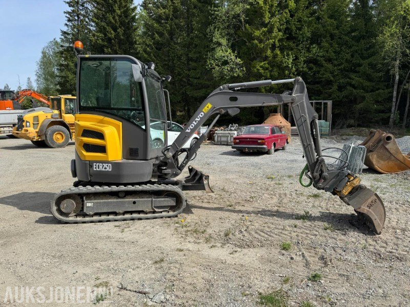 2017 Volvo ECR25D m/Engcon tiltrotator, SE-klype, 3 skuffer, vibroplate, 891 timer, Minigraver - Minigrävmaskin: bild 4 2017 Volvo ECR25D m/Engcon tiltrotator, SE-klype, 3 skuffer, vibroplate, 891 timer, Minigraver - Minigrävmaskin: bild 4