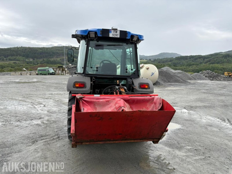 2020 Solis 50 med frontlaster,strøapparat og brøyteskjær - Traktor: bild 4 2020 Solis 50 med frontlaster,strøapparat og brøyteskjær - Traktor: bild 4