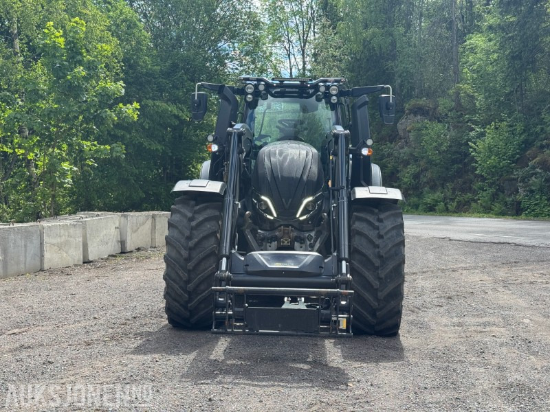 2022 Valtra T235 - Unlimited Black Edition - Traktor - Frontlaster - Traktor: bild 2 2022 Valtra T235 - Unlimited Black Edition - Traktor - Frontlaster - Traktor: bild 2
