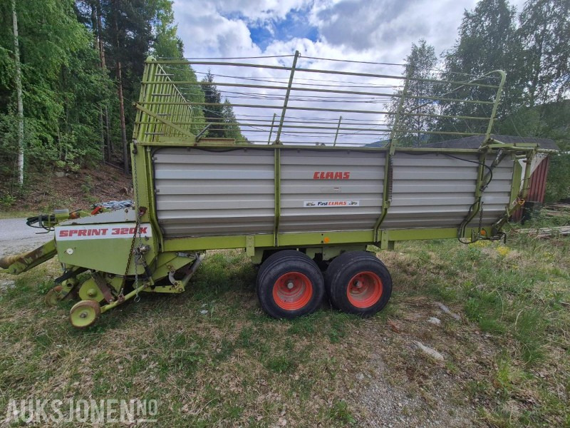 1990 Claas Sprint 320K Forvogn / pickup vogn / avlesservogn - Lantbruksmaskiner: bild 2 1990 Claas Sprint 320K Forvogn / pickup vogn / avlesservogn - Lantbruksmaskiner: bild 2