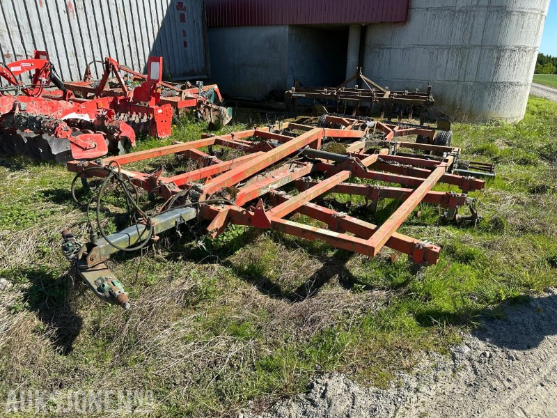 2001 Tume 3800 - Spaknivharv - Lantbruksmaskiner: bild 1 2001 Tume 3800 - Spaknivharv - Lantbruksmaskiner: bild 1