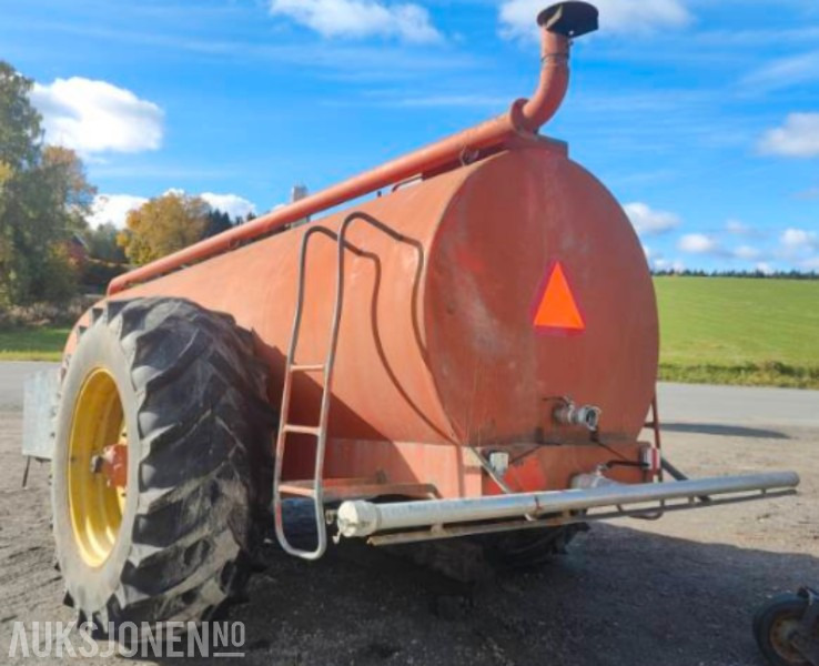 2005 Rekord Vanningsvogn 10 000 liter – Klar for flere formål - Lantbruksmaskiner: bild 1 2005 Rekord Vanningsvogn 10 000 liter – Klar for flere formål - Lantbruksmaskiner: bild 1