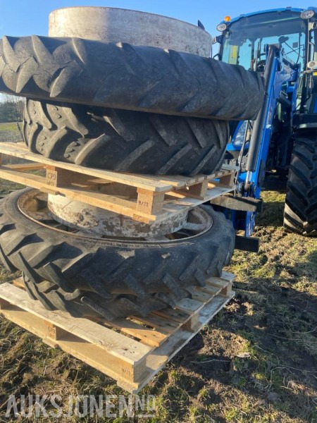 Lantbruksmaskiner Tvillinghjul Case og New Holland Passer jxu, t5000, T5, farmall: bild 1