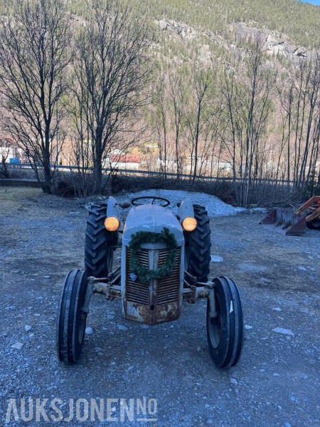 Massey Ferguson TE20 - Traktor: bild 2 Massey Ferguson TE20 - Traktor: bild 2