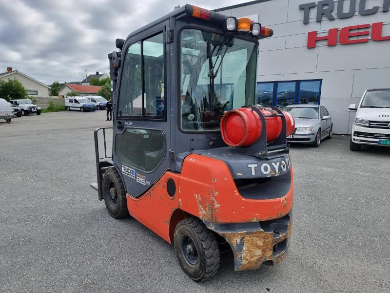 2010 Toyota 2010 Toyota 02-8FGF25 - 2,5 tonns propantruck - 4,7 m løftehøyde - Materialhanteringsutrustning: bild 4 2010 Toyota 2010 Toyota 02-8FGF25 - 2,5 tonns propantruck - 4,7 m løftehøyde - Materialhanteringsutrustning: bild 4