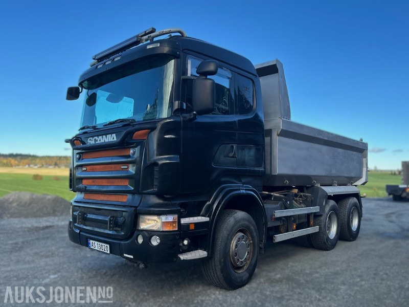 Scania R620 6x4 Tippbil – 2007 – 620 hk V8 – Maur Bilpåbygg - Tippbil lastbil: bild 1 Scania R620 6x4 Tippbil – 2007 – 620 hk V8 – Maur Bilpåbygg - Tippbil lastbil: bild 1