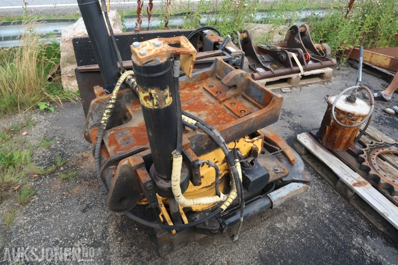 2007 Engcon Tiltrotator med B27 feste - 2 slanger - låsekassett - Tillbehör för Byggmaskiner: bild 1 2007 Engcon Tiltrotator med B27 feste - 2 slanger - låsekassett - Tillbehör för Byggmaskiner: bild 1