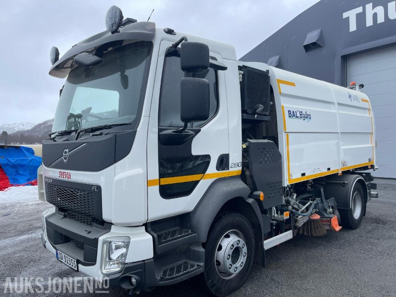 2023 Volvo FL 280 hk * BAL`Hydro Feiebil/Sweeper * Klar for sesongen * 2500 Km * Leveres med ny Eu kontroll * - Utility/ Specialfordon: bild 1 2023 Volvo FL 280 hk * BAL`Hydro Feiebil/Sweeper * Klar for sesongen * 2500 Km * Leveres med ny Eu kontroll * - Utility/ Specialfordon: bild 1