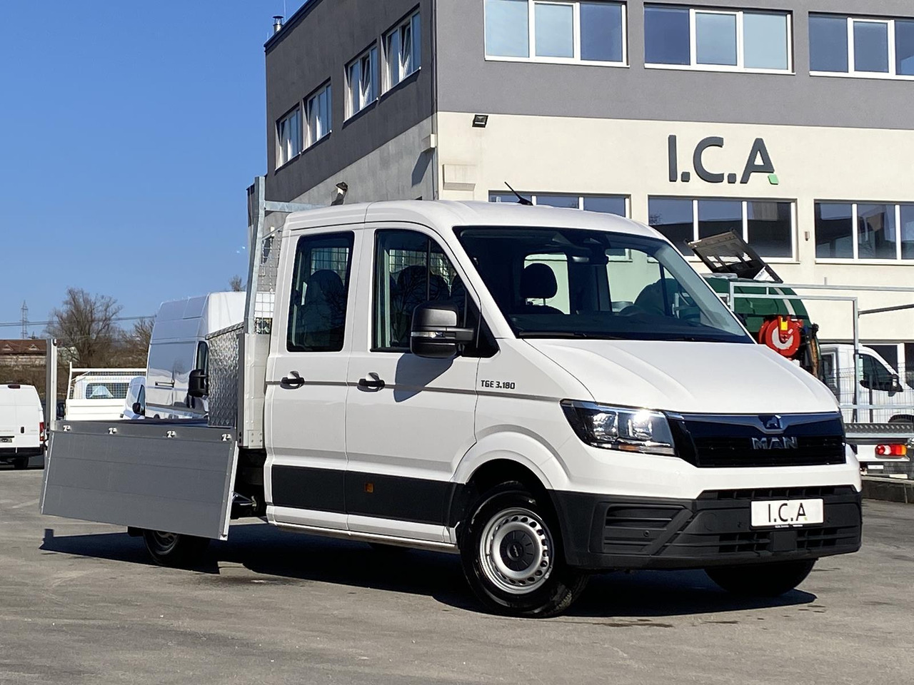 MAN TGE 3.180 DOKA 1+6 3640MM | OFFENE PRITSCHE + ALU KOFFER AUF DER PRITSCHE - Transportbil med flak: bild 4 MAN TGE 3.180 DOKA 1+6 3640MM | OFFENE PRITSCHE + ALU KOFFER AUF DER PRITSCHE - Transportbil med flak: bild 4