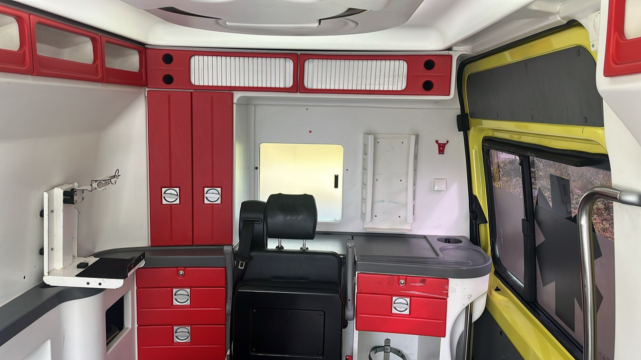Mercedes Benz AMBULANCE Lot of 10 units Sprinter 313 CDI Automatic - Utility/ Specialfordon: bild 4 Mercedes Benz AMBULANCE Lot of 10 units Sprinter 313 CDI Automatic - Utility/ Specialfordon: bild 4