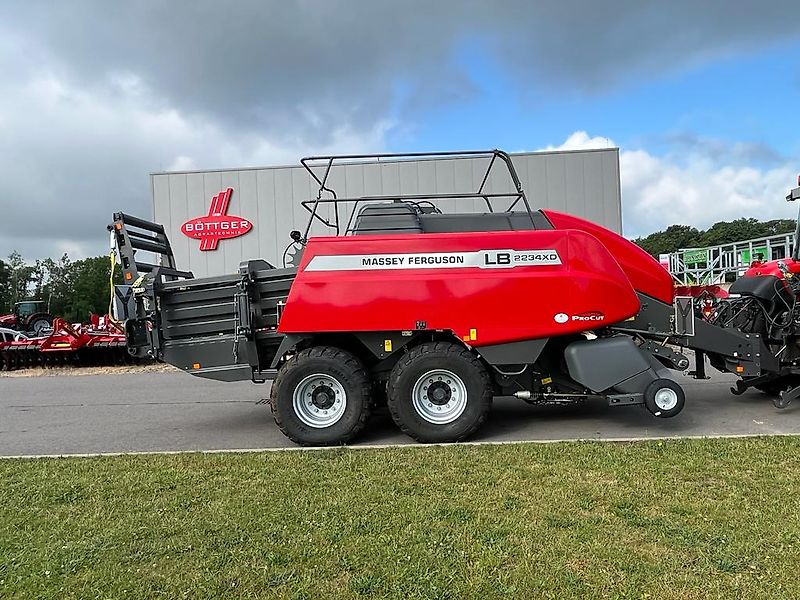 Massey Ferguson MF 2234 XDTC mit Schneidwerk "NEW" - Fyrkantspress: bild 1 Massey Ferguson MF 2234 XDTC mit Schneidwerk "NEW" - Fyrkantspress: bild 1