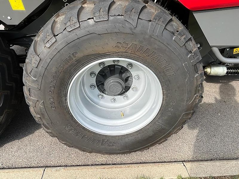 Massey Ferguson MF 2234 XDTC mit Schneidwerk "NEW" - Fyrkantspress: bild 5 Massey Ferguson MF 2234 XDTC mit Schneidwerk "NEW" - Fyrkantspress: bild 5