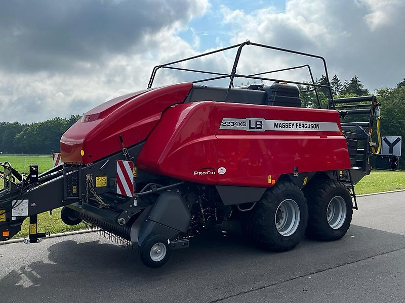 Massey Ferguson MF 2234 XDTC mit Schneidwerk "NEW" - Fyrkantspress: bild 2 Massey Ferguson MF 2234 XDTC mit Schneidwerk "NEW" - Fyrkantspress: bild 2