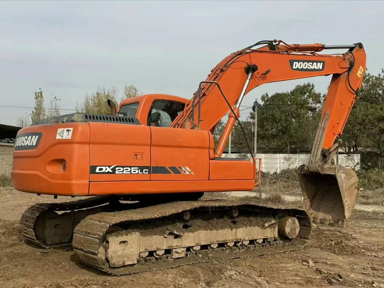 Doosan Used Excavator 225 DX225 DX300 DH150 DX300 DX420 DX520 for Sale - Bandgrävare: bild 1 Doosan Used Excavator 225 DX225 DX300 DH150 DX300 DX420 DX520 for Sale - Bandgrävare: bild 1