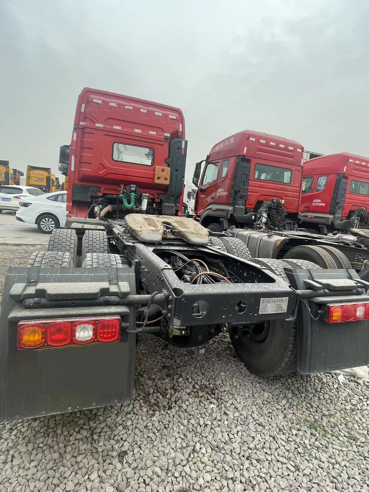 Shacman Slightly Used X3000 X5000 (6*4) Semi Truck Head Tractor Head Tipper Head - Dragbil: bild 4 Shacman Slightly Used X3000 X5000 (6*4) Semi Truck Head Tractor Head Tipper Head - Dragbil: bild 4