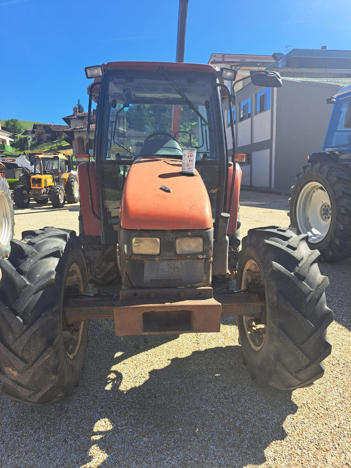 NEW HOLLAND New Holland L85 - Traktor: bild 3 NEW HOLLAND New Holland L85 - Traktor: bild 3