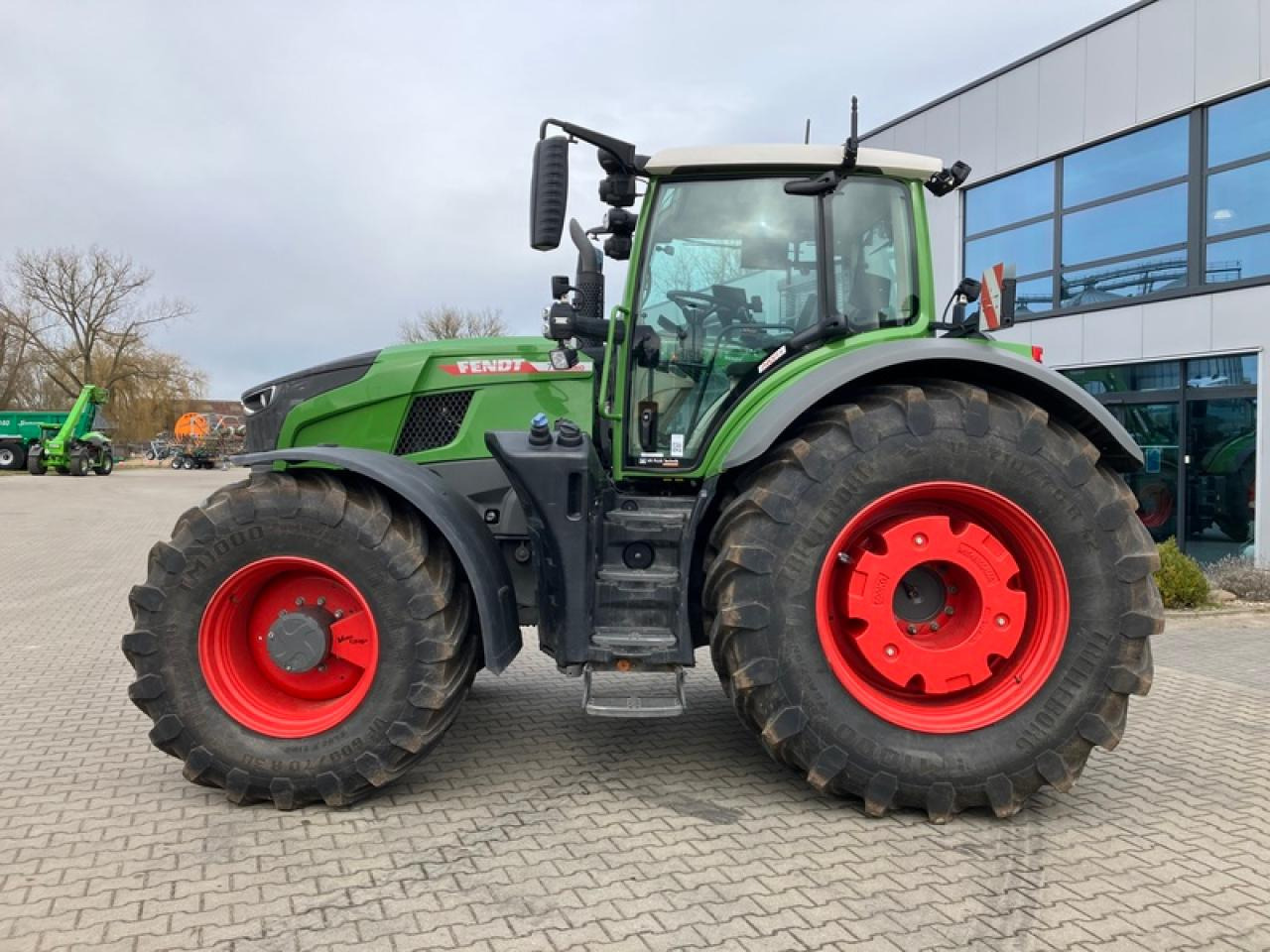 Fendt VARIO 728 GEN 7//RTK//VARIO GRIP - Traktor: bild 2 Fendt VARIO 728 GEN 7//RTK//VARIO GRIP - Traktor: bild 2