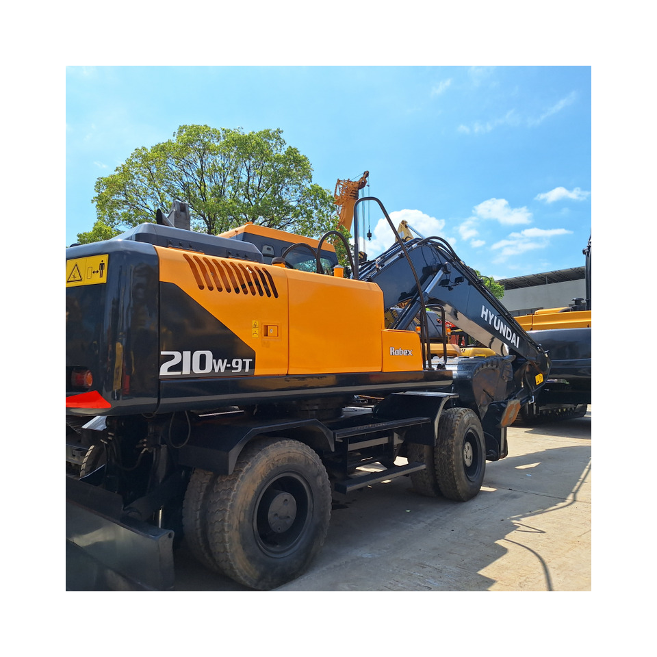 Hyundai 220lc-9s excavator - Grävmaskin på däck: bild 1 Hyundai 220lc-9s excavator - Grävmaskin på däck: bild 1