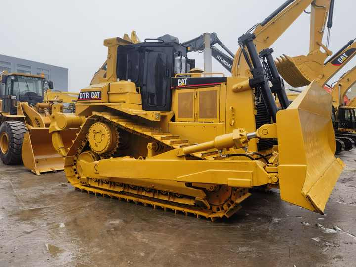 Second Hand Caterpillar CAT D7G D7R Bulldozer Used CAT D7R in stock in shanghai yard - Bulldozer: bild 2 Second Hand Caterpillar CAT D7G D7R Bulldozer Used CAT D7R in stock in shanghai yard - Bulldozer: bild 2