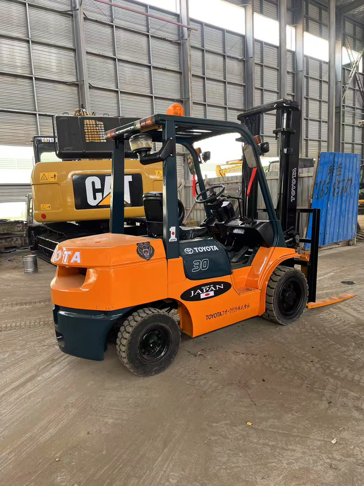 Toyota FD30 Forklift - Dieseltruck: bild 4 Toyota FD30 Forklift - Dieseltruck: bild 4
