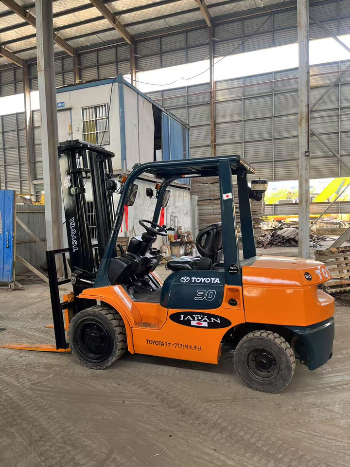 Toyota FD30 Forklift - Dieseltruck: bild 2 Toyota FD30 Forklift - Dieseltruck: bild 2