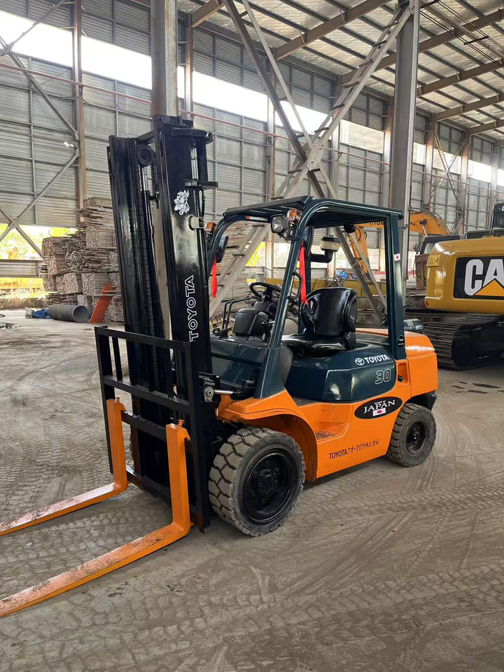 Toyota FD30 Forklift - Dieseltruck: bild 2 Toyota FD30 Forklift - Dieseltruck: bild 2