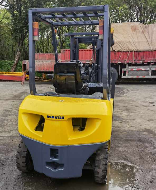Second hand Komatsu Forklift FD30 with Low price and high performance for sale in shanghai - Dieseltruck: bild 4 Second hand Komatsu Forklift FD30 with Low price and high performance for sale in shanghai - Dieseltruck: bild 4