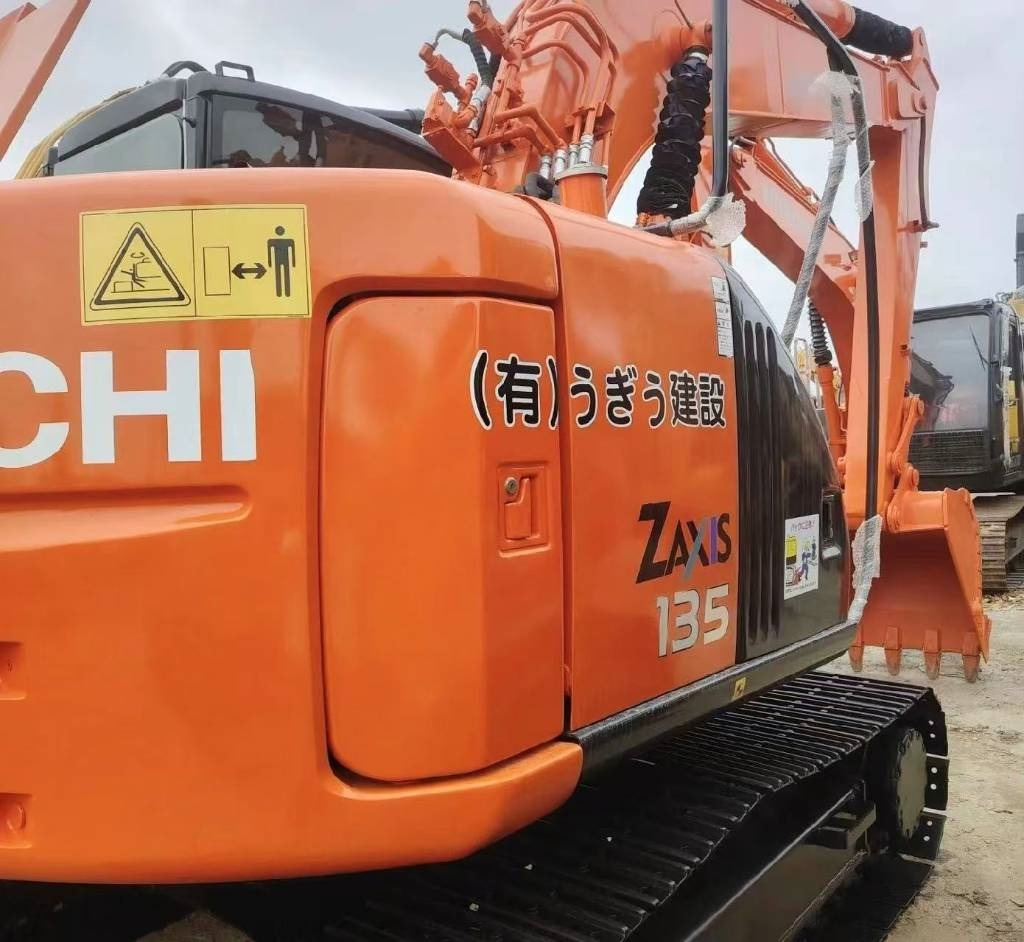 Hitachi 135US-6 - Bandgrävare: bild 1 Hitachi 135US-6 - Bandgrävare: bild 1