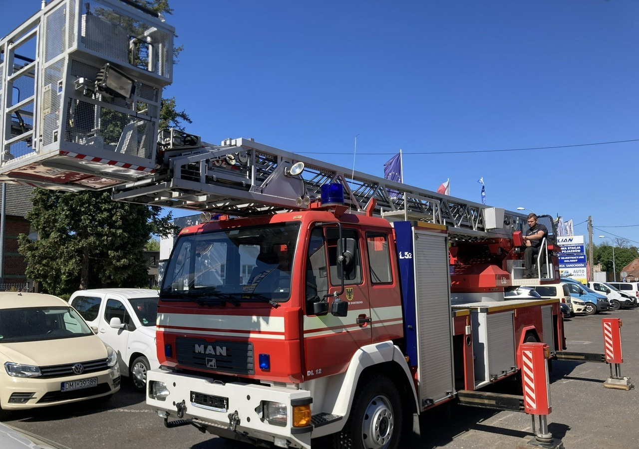MAN Inny MAN Man 15,280 Straż pożarna drabina Strażacka zwyżka podnośnik 32m Metz - Släck/ Räddningsvagn: bild 2 MAN Inny MAN Man 15,280 Straż pożarna drabina Strażacka zwyżka podnośnik 32m Metz - Släck/ Räddningsvagn: bild 2
