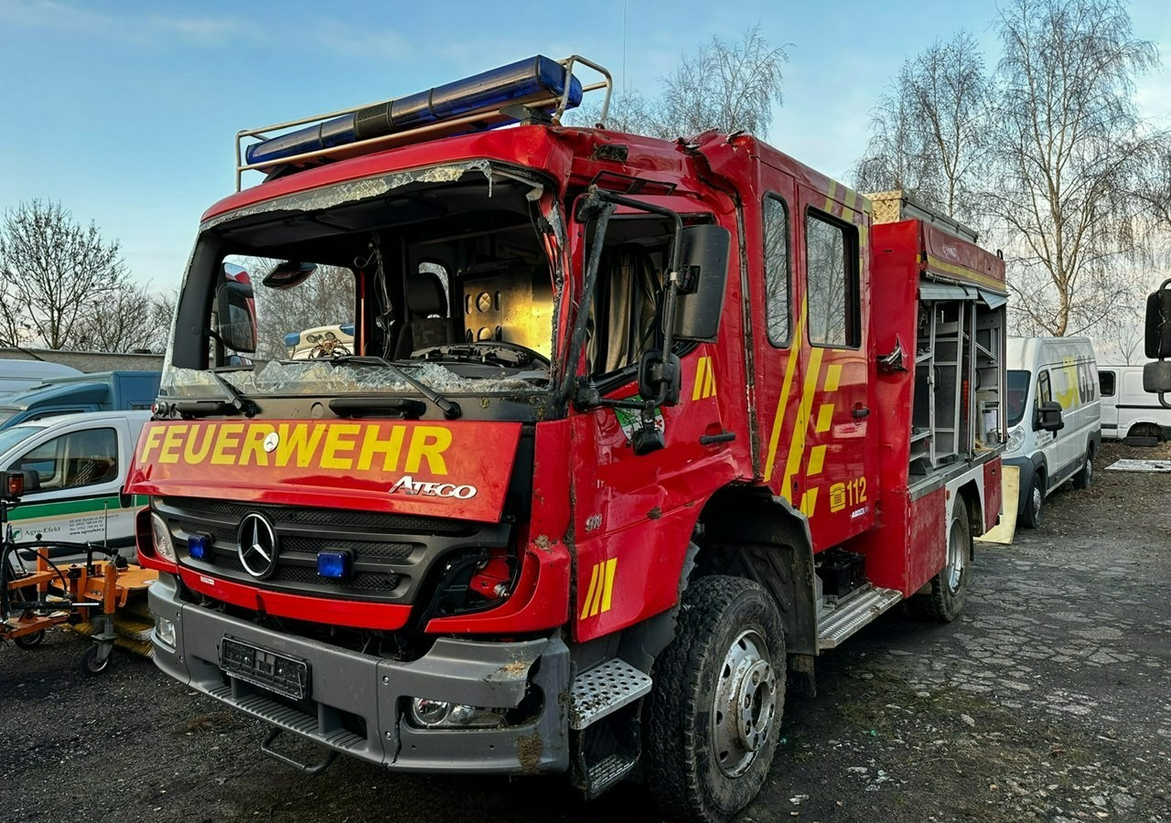 Mercedes-Benz Atego 918 Straż Pożarna 4X4 Wóz strażacki 2006 Atego 918 Straż Pożarna 4X4 Wóz strażacki 2006 - Släck/ Räddningsvagn: bild 3 Mercedes-Benz Atego 918 Straż Pożarna 4X4 Wóz strażacki 2006 Atego 918 Straż Pożarna 4X4 Wóz strażacki 2006 - Släck/ Räddningsvagn: bild 3