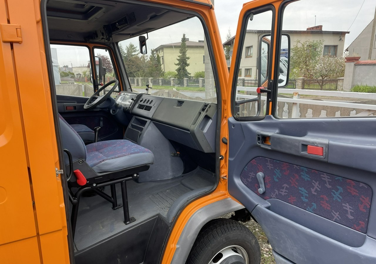 Mercedes-Benz Inny Mercedes-Benz Vario 614 Brygadówka skrzynia plandeka 6-oso doka dokka 2004 - Kapellbil: bild 5 Mercedes-Benz Inny Mercedes-Benz Vario 614 Brygadówka skrzynia plandeka 6-oso doka dokka 2004 - Kapellbil: bild 5