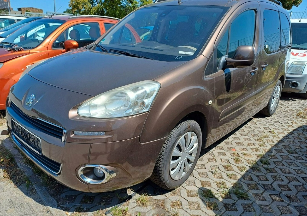 Peugeot Partner II Peugeot Partner Tepee 100 Family Model 2013 - Personbil: bild 1 Peugeot Partner II Peugeot Partner Tepee 100 Family Model 2013 - Personbil: bild 1