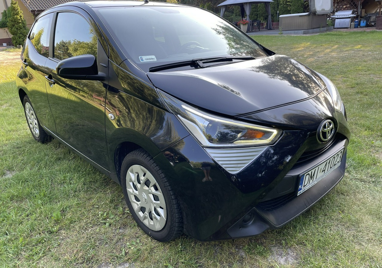 Toyota Aygo II Toyota Aygo 1.0-16V Klima Salon PL 24651km Model 2021 - Hatchback/ Halvkombi: bild 1 Toyota Aygo II Toyota Aygo 1.0-16V Klima Salon PL 24651km Model 2021 - Hatchback/ Halvkombi: bild 1