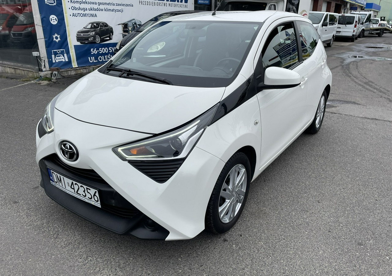Toyota Aygo II Toyota Aygo 1.0 VVT-i JBL Edition bezyna+LPG Salon PL 2020 - Hatchback/ Halvkombi: bild 1 Toyota Aygo II Toyota Aygo 1.0 VVT-i JBL Edition bezyna+LPG Salon PL 2020 - Hatchback/ Halvkombi: bild 1