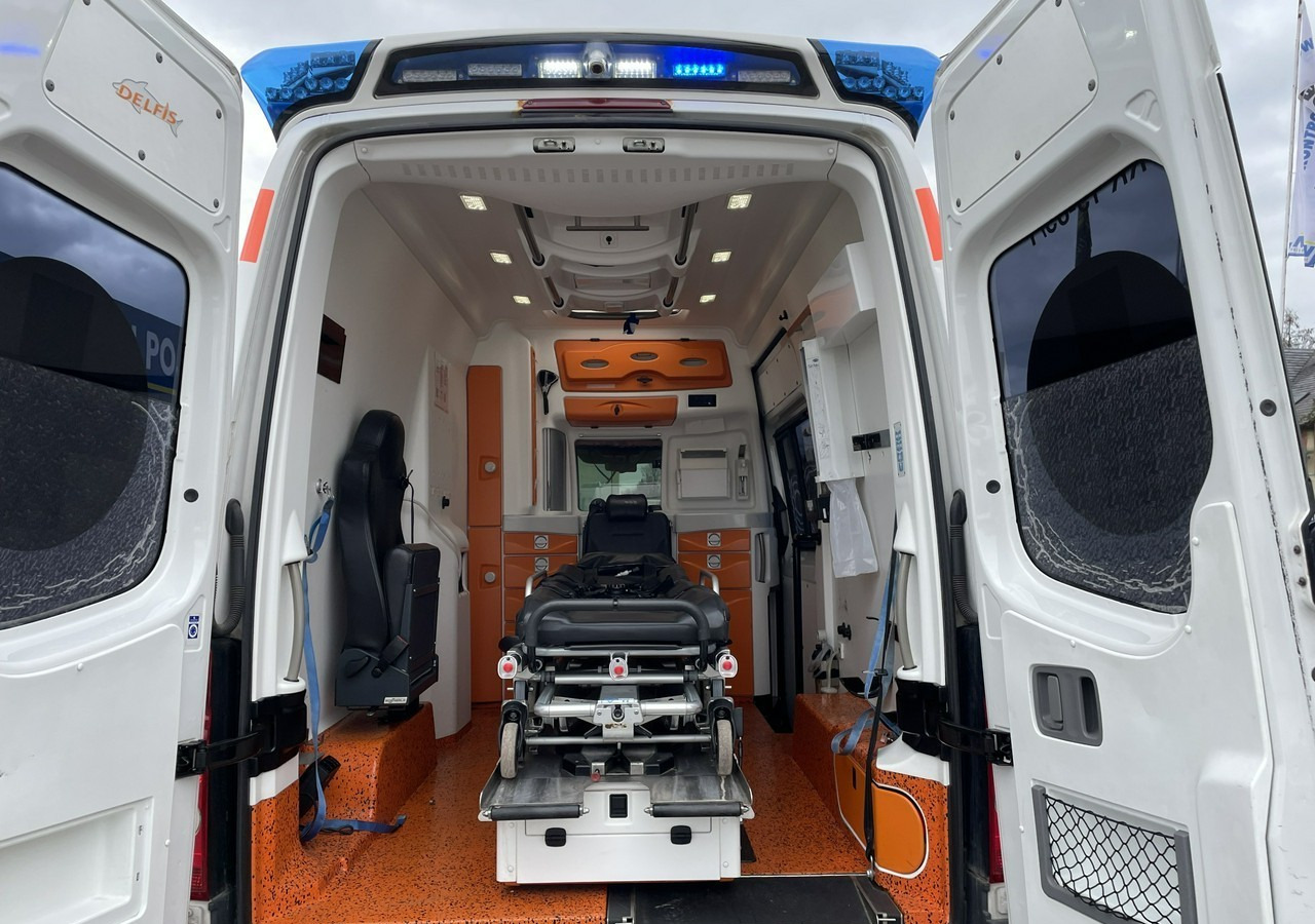 Volkswagen Crafter Crafter 2.0-163KM Karetka Ambulans Wyposażony Model 2016 - Ambulans: bild 3 Volkswagen Crafter Crafter 2.0-163KM Karetka Ambulans Wyposażony Model 2016 - Ambulans: bild 3