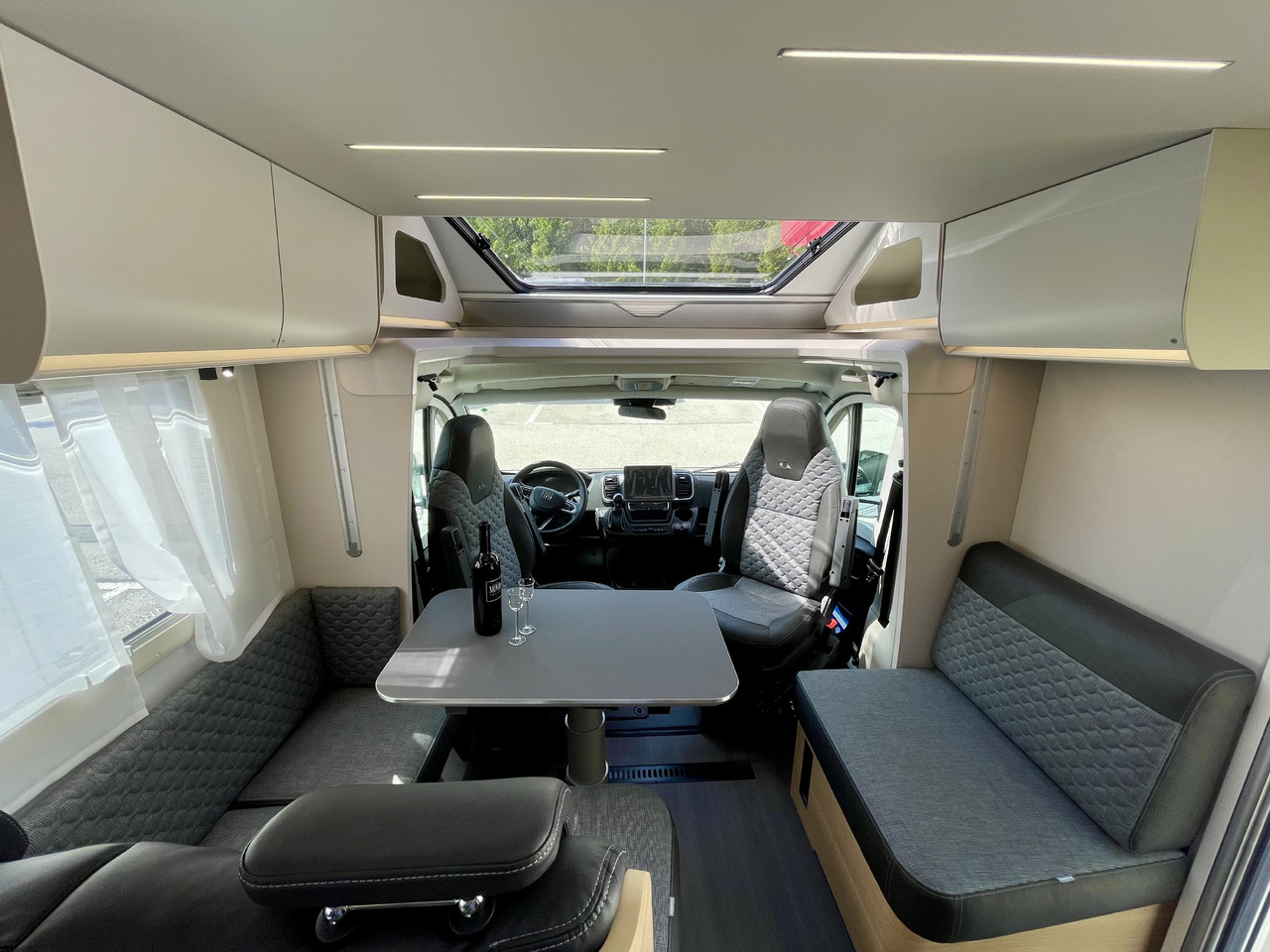 ADRIA Matrix axess 650SL - Halvintegrerad husbil: bild 4 ADRIA Matrix axess 650SL - Halvintegrerad husbil: bild 4