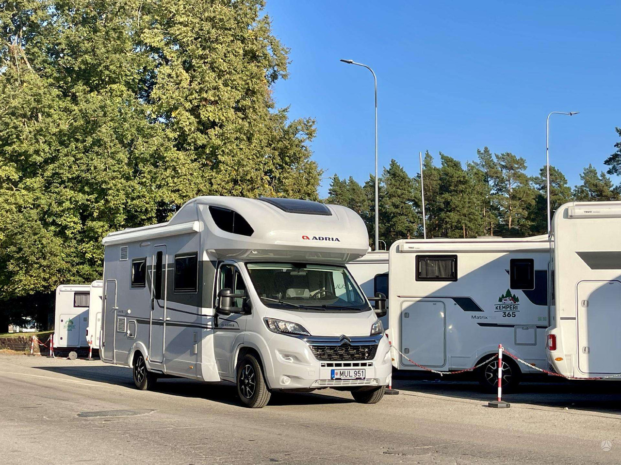 Adria Coral XL 650DK - Alkovbil: bild 1 Adria Coral XL 650DK - Alkovbil: bild 1