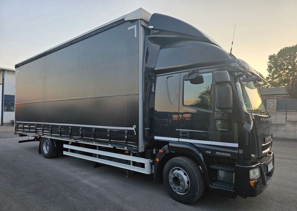 Iveco EUROCARGO 160E28 19 PAL. / FIRANKA / MANUAL / - Kapellbil: bild 2 Iveco EUROCARGO 160E28 19 PAL. / FIRANKA / MANUAL / - Kapellbil: bild 2