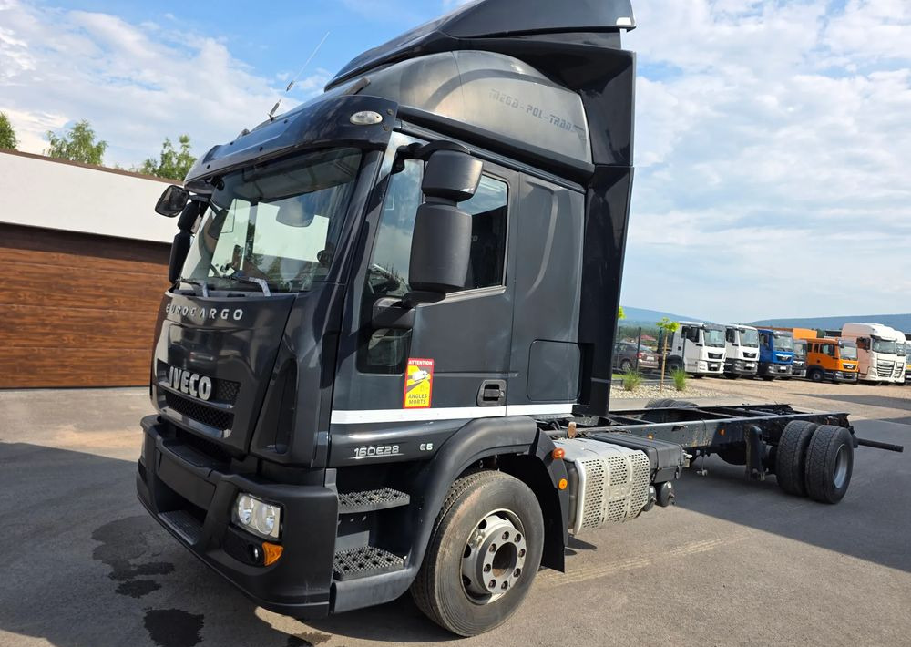 Iveco EUROCARGO 160E28 RAMA DO ZABUDOWY/ LAWETA / MANUAL / - Kapellbil: bild 3 Iveco EUROCARGO 160E28 RAMA DO ZABUDOWY/ LAWETA / MANUAL / - Kapellbil: bild 3