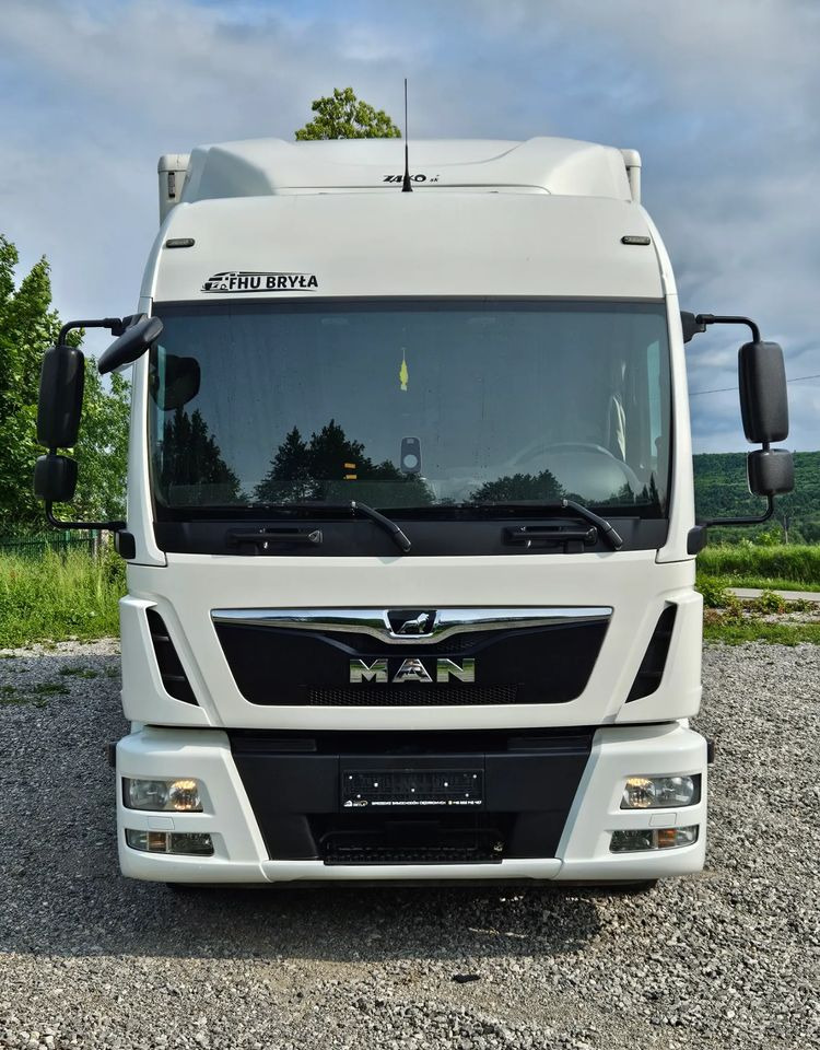 MAN TGL 12.250/KONTENER/IZOTERMA/WINDA/2019R/EURO 6/PEŁEN SERWIS/SPROWADZONY/ZADBANY/JAK NOWY/ KSIĄŻKA SERWISOWA/E6/17 PALET - Lastbil med skåp: bild 3 MAN TGL 12.250/KONTENER/IZOTERMA/WINDA/2019R/EURO 6/PEŁEN SERWIS/SPROWADZONY/ZADBANY/JAK NOWY/ KSIĄŻKA SERWISOWA/E6/17 PALET - Lastbil med skåp: bild 3