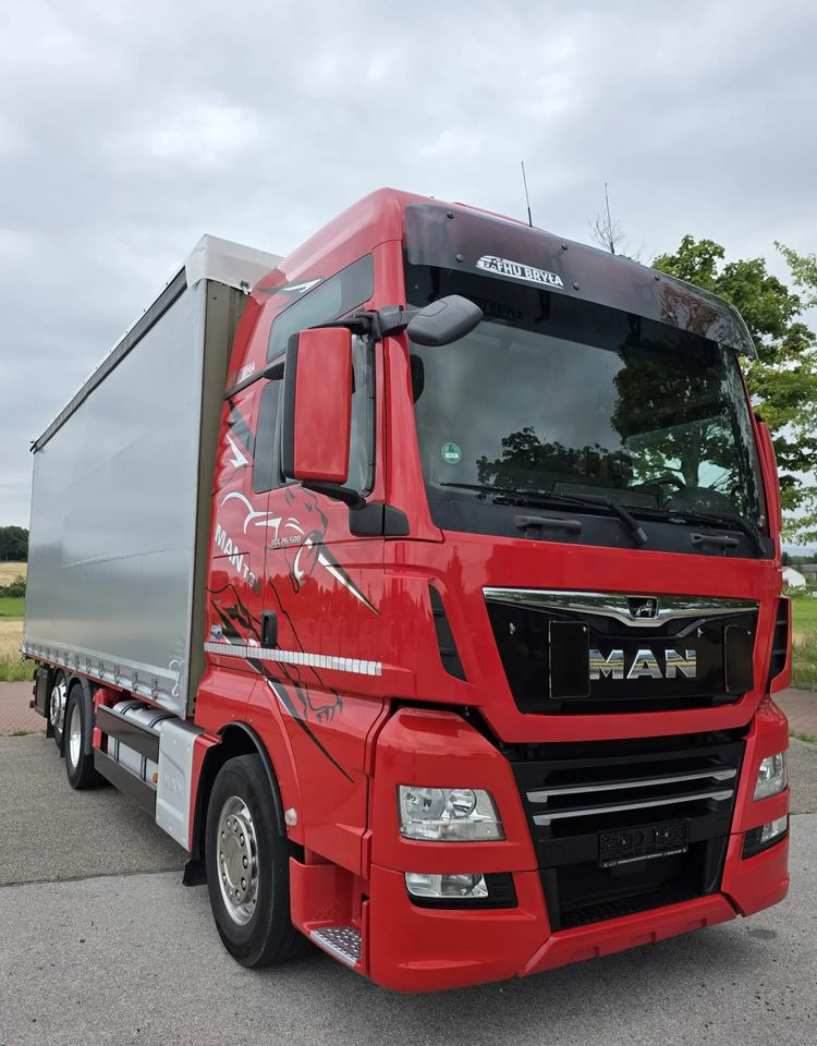 MAN TGX 26.500 / ALUMINIOWE FELGI / LIFT / 6X2 / KLIMA POSTOJOWA / 18PALET / E6 / FIRANKA / 17 TON ŁADOWNOŚĆ / WINDA / NISKI PRZEBIEG / JEDEN WŁAŚCICIEL / PODWIESZANA OŚ - Kapellbil: bild 3 MAN TGX 26.500 / ALUMINIOWE FELGI / LIFT / 6X2 / KLIMA POSTOJOWA / 18PALET / E6 / FIRANKA / 17 TON ŁADOWNOŚĆ / WINDA / NISKI PRZEBIEG / JEDEN WŁAŚCICIEL / PODWIESZANA OŚ - Kapellbil: bild 3