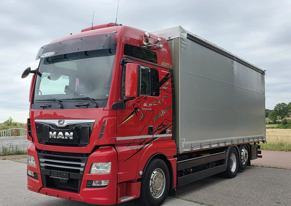 MAN TGX 26.500 / ALUMINIOWE FELGI / LIFT / 6X2 / KLIMA POSTOJOWA / 18PALET / E6 / FIRANKA / 17 TON ŁADOWNOŚĆ / WINDA / NISKI PRZEBIEG / JEDEN WŁAŚCICIEL / PODWIESZANA OŚ - Kapellbil: bild 2 MAN TGX 26.500 / ALUMINIOWE FELGI / LIFT / 6X2 / KLIMA POSTOJOWA / 18PALET / E6 / FIRANKA / 17 TON ŁADOWNOŚĆ / WINDA / NISKI PRZEBIEG / JEDEN WŁAŚCICIEL / PODWIESZANA OŚ - Kapellbil: bild 2
