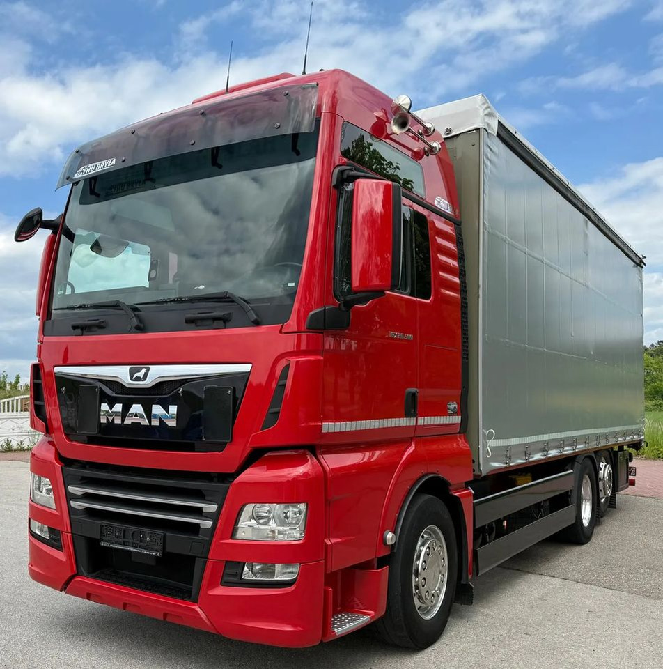 MAN TGX 26.500 / LIFT / 6X2 / KLIMA POSTOJOWA / 18PALET / E6 / FIRANKA / 18 TON ŁADOWNOŚĆ / WINDA / NISKI PRZEBIEG / JEDEN WŁAŚCICIEL / PODWIESZANA OŚ - Kapellbil: bild 1 MAN TGX 26.500 / LIFT / 6X2 / KLIMA POSTOJOWA / 18PALET / E6 / FIRANKA / 18 TON ŁADOWNOŚĆ / WINDA / NISKI PRZEBIEG / JEDEN WŁAŚCICIEL / PODWIESZANA OŚ - Kapellbil: bild 1