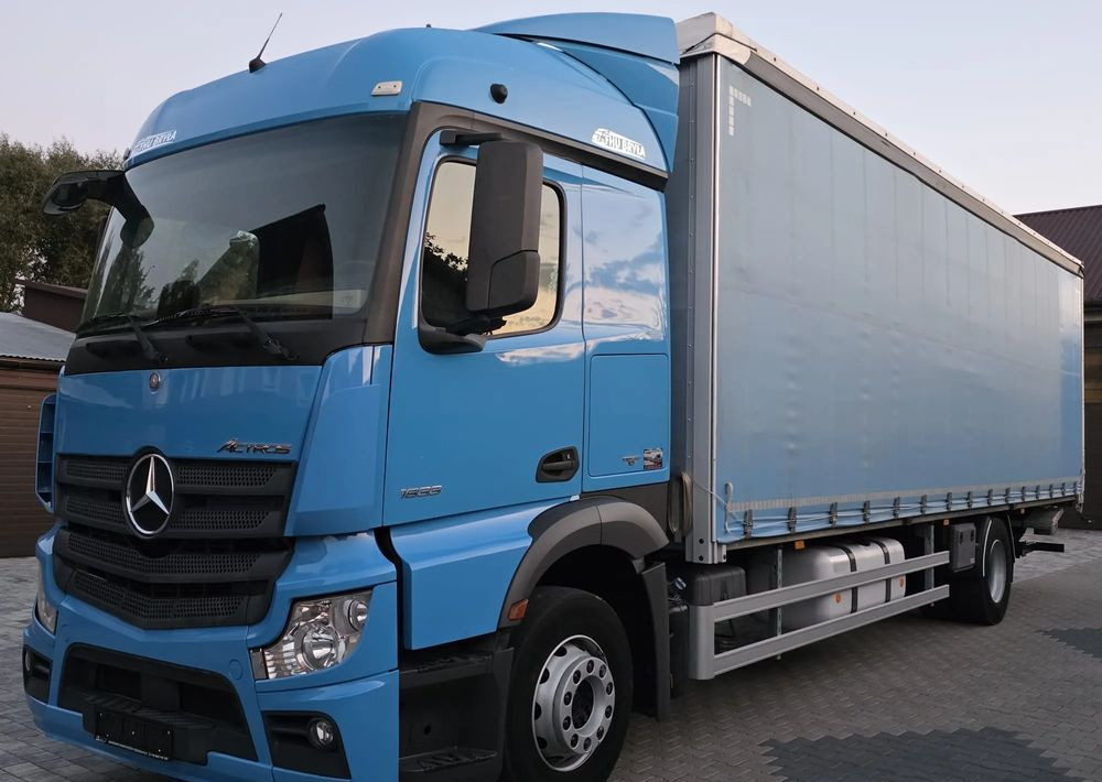 Mercedes-Benz ACTROS 1833 / FIRANKA/ WINDA / 22PALETY / 8760 ŁADOWNOŚĆ / AUTOMAT / DUŻY SILNIK / SYPIALKA / - Kapellbil: bild 1 Mercedes-Benz ACTROS 1833 / FIRANKA/ WINDA / 22PALETY / 8760 ŁADOWNOŚĆ / AUTOMAT / DUŻY SILNIK / SYPIALKA / - Kapellbil: bild 1