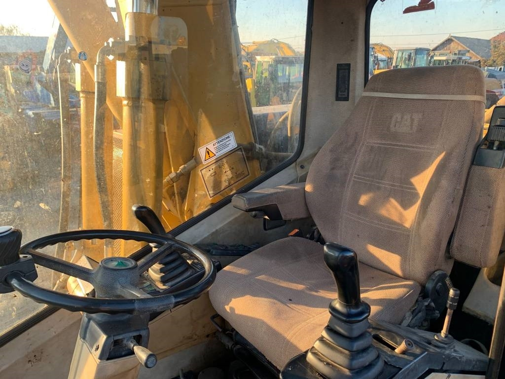 Grävmaskin på däck CAT M 315: bild 8